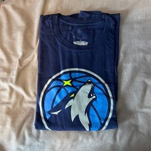 Minnesota timber wolves tee (32 towns)